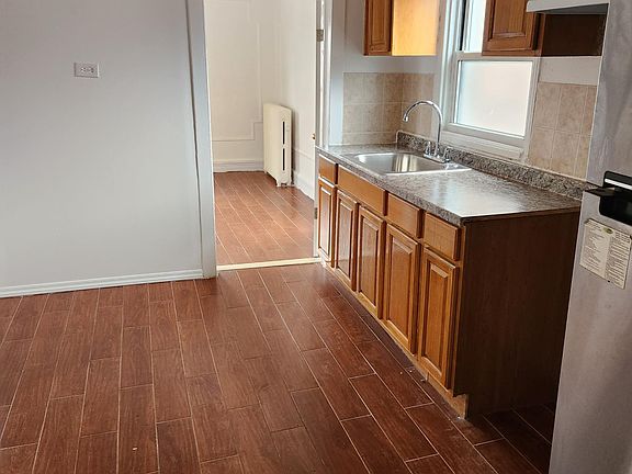 3rd image of 4733 Carpenter Ave Floor 2