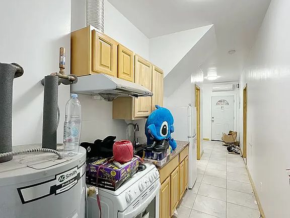 3rd image of 32 Market St Unit 1F