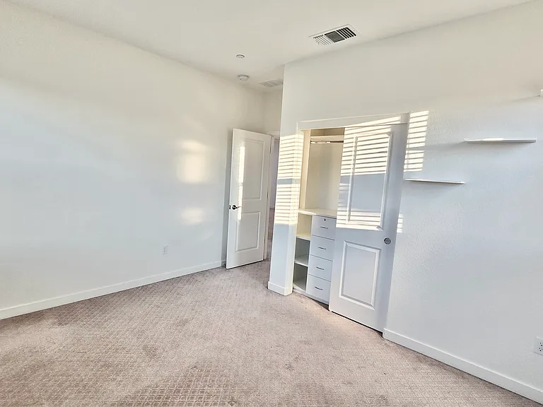 304 E Angelina Ave — Photo 21
