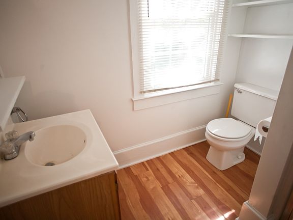 5th image of 639D N Columbia St APT D