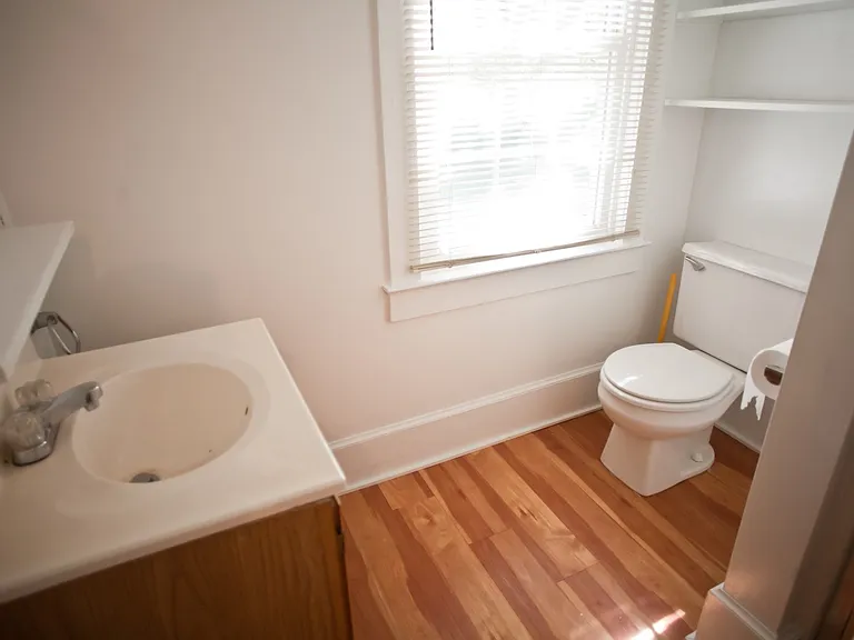 639 N Columbia St #D — Photo 8