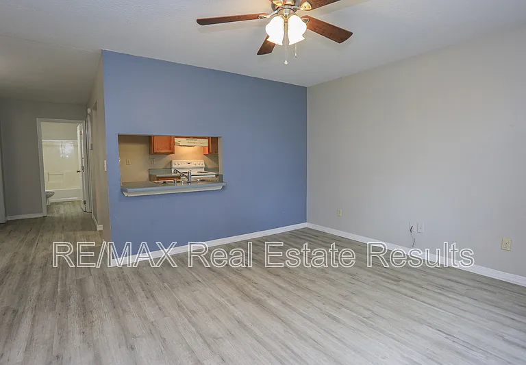 205 White Oak Dr NE #C — Photo 8