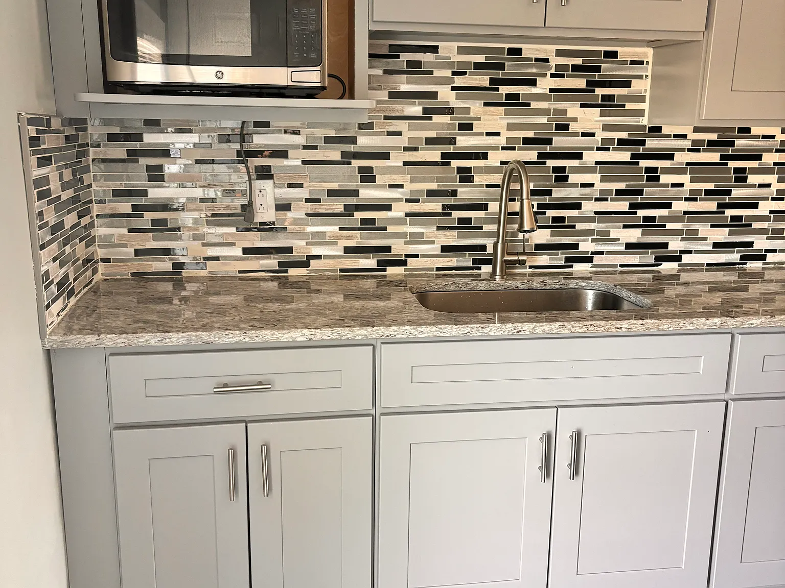2 bed, 850 sqft, $1,695 — Photo 2