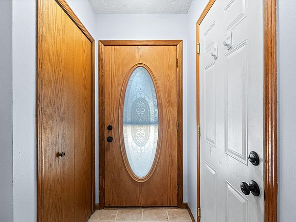 4th image of 9337 Jeffery Ct S