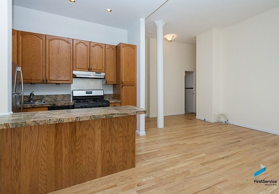 1st image of 27 Washington Sq N APT 1E