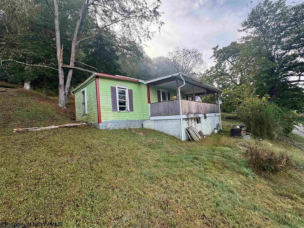 69 Jackson St photo 1