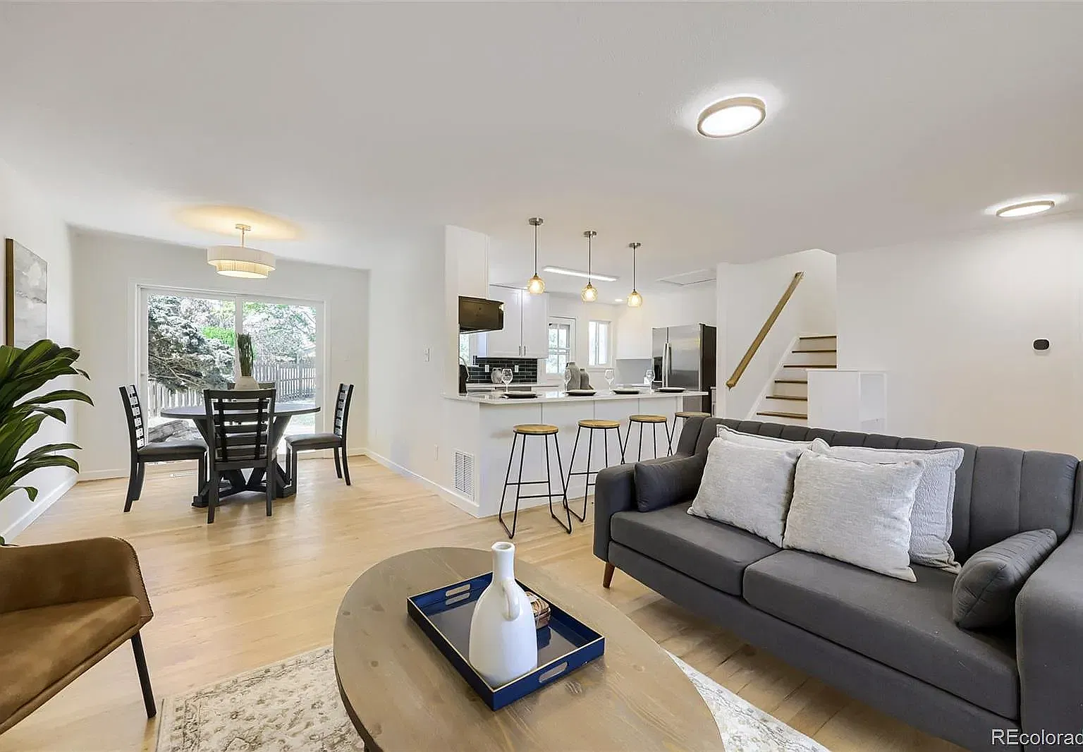 4 bed, 2238 sqft, $3,200 — Photo 3