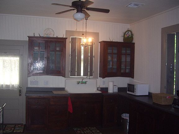 4th image of 205 Shaw Ave
