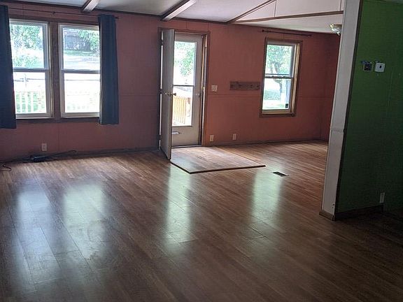 5th image of 13 Charlene Dr