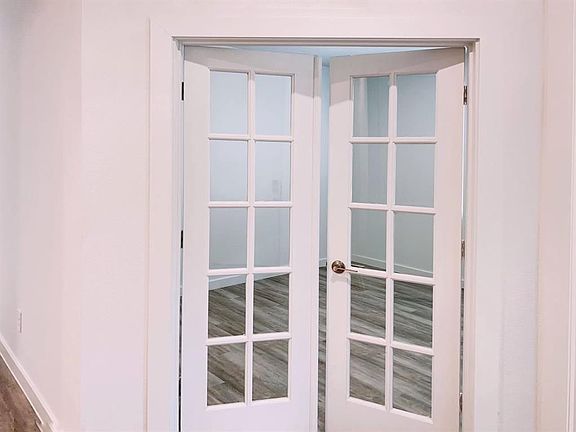 5th image of 1712 Daylight Lake Dr