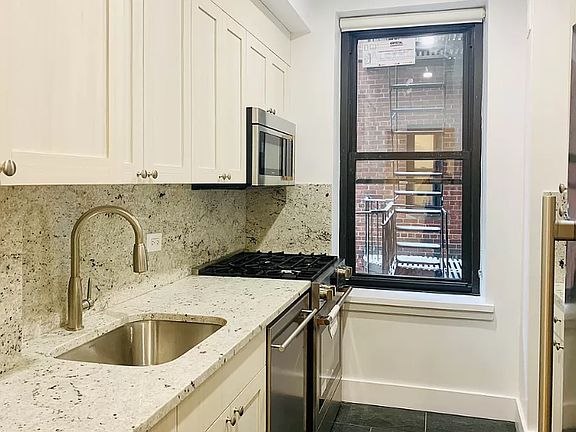 4th image of 10 W 65th St APT 1M