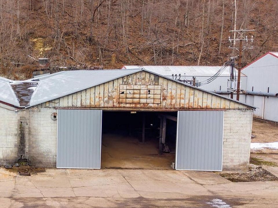 1st image of 3825 Columbia Blvd #3