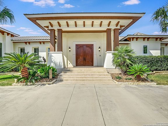 3rd image of 215 WINDING LN