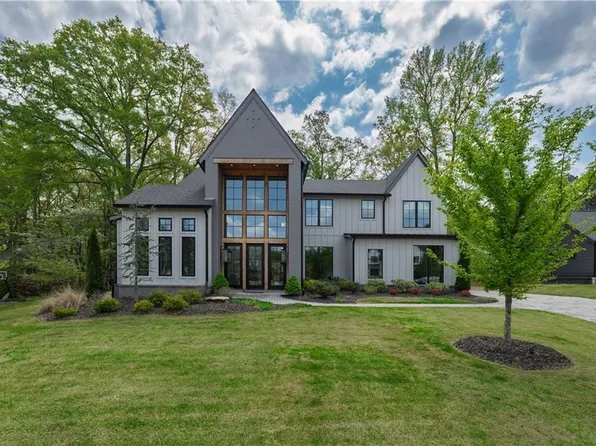 135 Mayfield Cir, Alpharetta, GA 30009