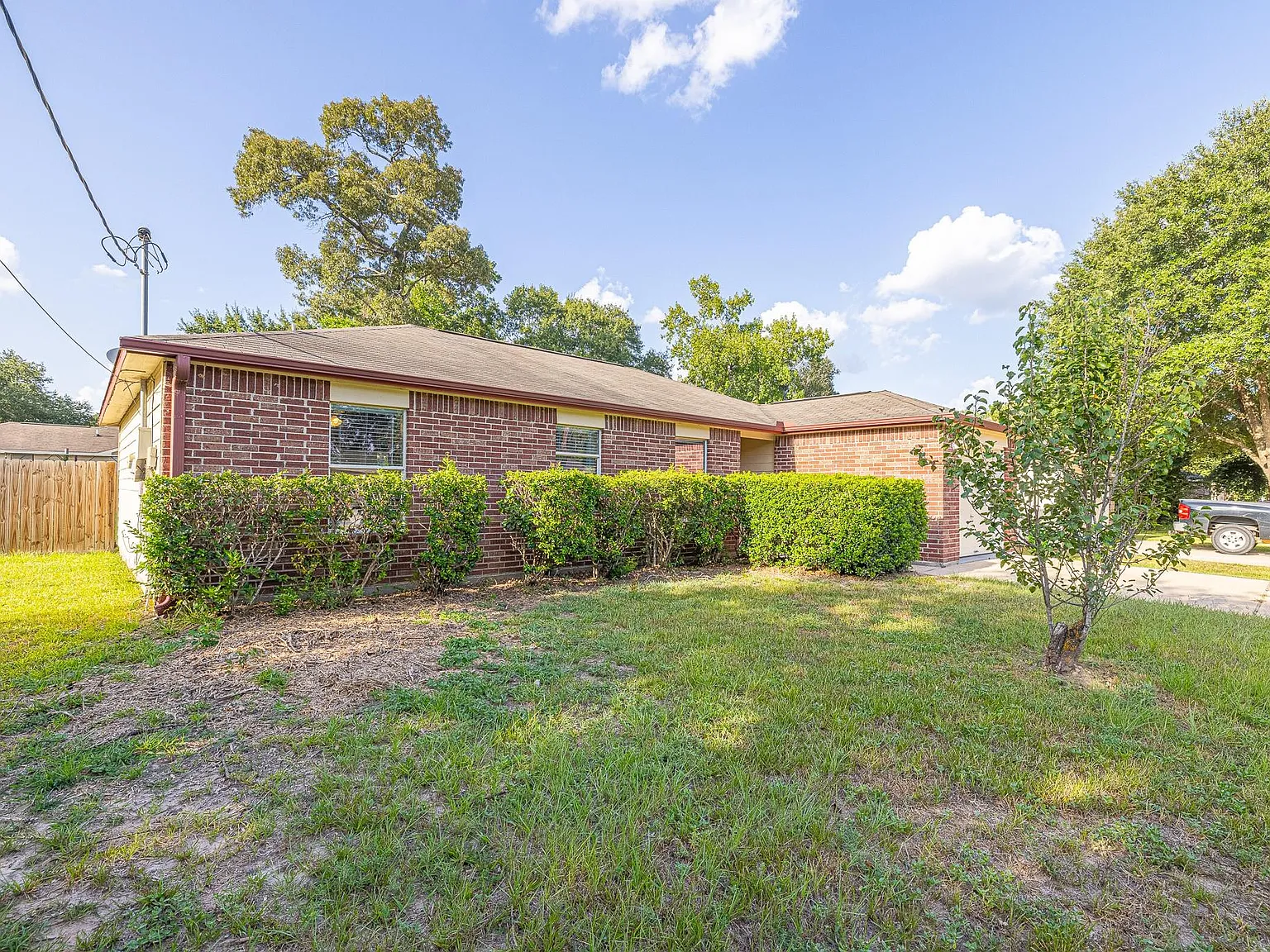 3 bed, 2.0 bath, 1073 sqft, $1,500 — Photo 2