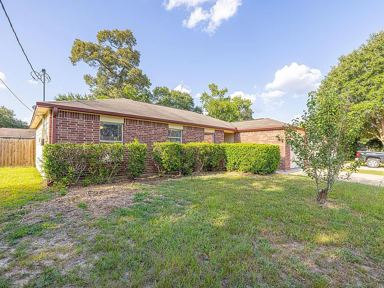 16381 Many Trees Ln — Photo 2