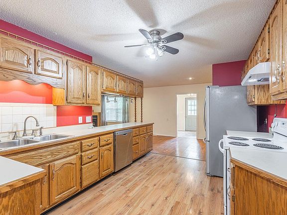 3rd image of 6005 Pinecrest Dr