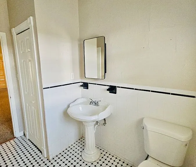 303 E Paris St — Photo 28