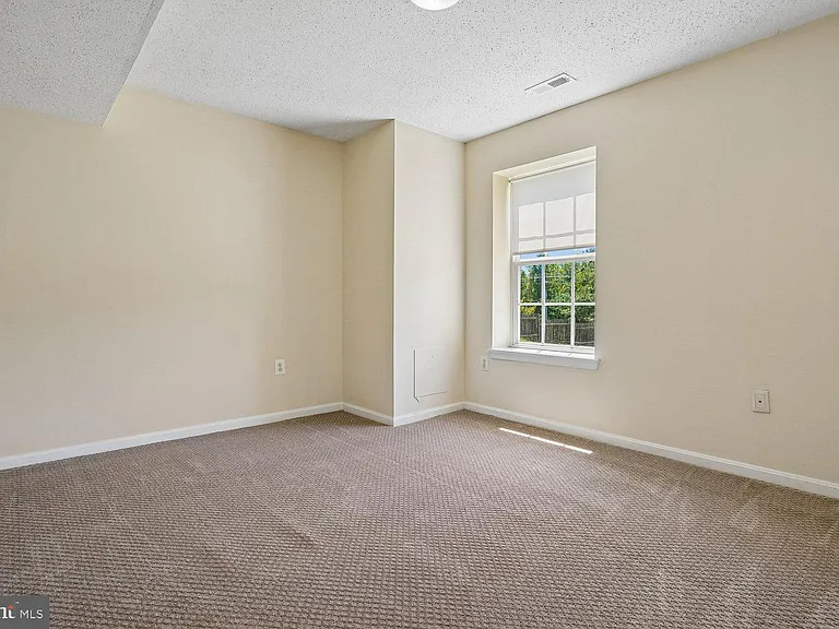 14677 Cloverdale Rd — Photo 60