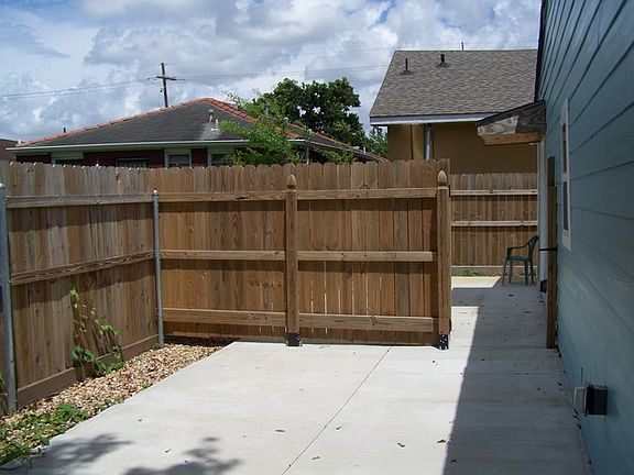 2nd image of 8924 Oleander St