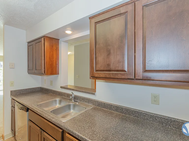 Chateau at Holmes Lake — Photo 60
