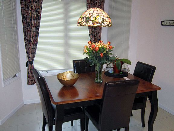 3rd image of 19 Lakeview Dr