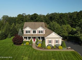 104 Stonefield Dr, Jefferson Township, PA 18436