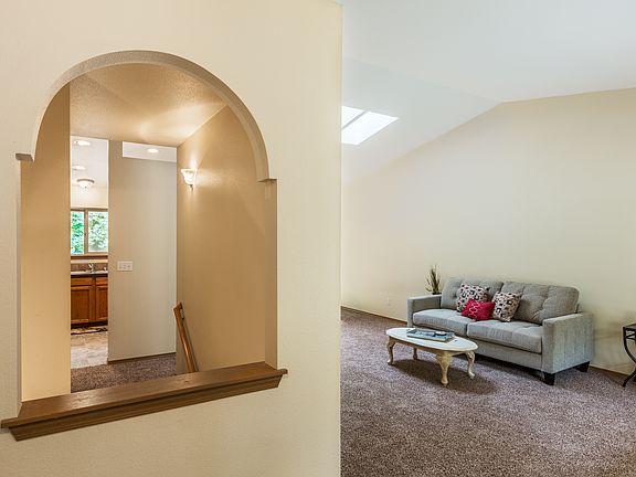 5th image of 18535 Woodside Dr SE