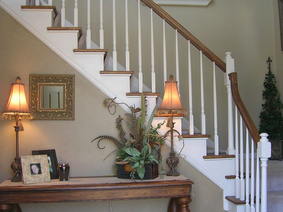 Elegant 2 story Foyer