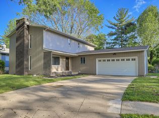 2504 Bedford Dr, Champaign, IL 61820