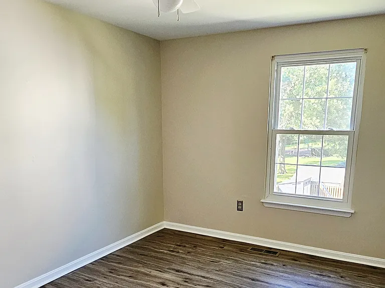 17519 Longview Ln — Photo 23