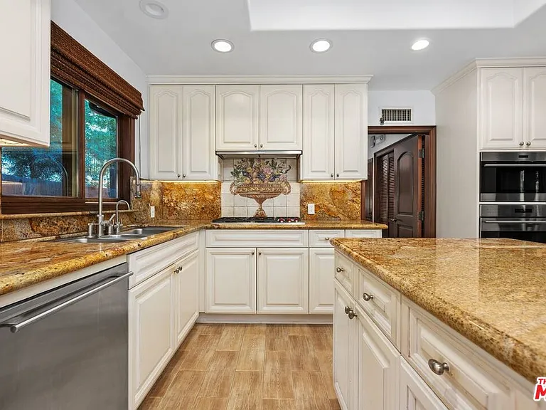 2108 San Ysidro Dr — Photo 13
