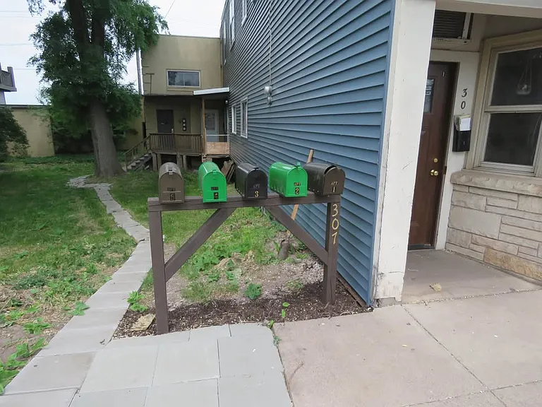 307 Main St E #2 — Photo 23