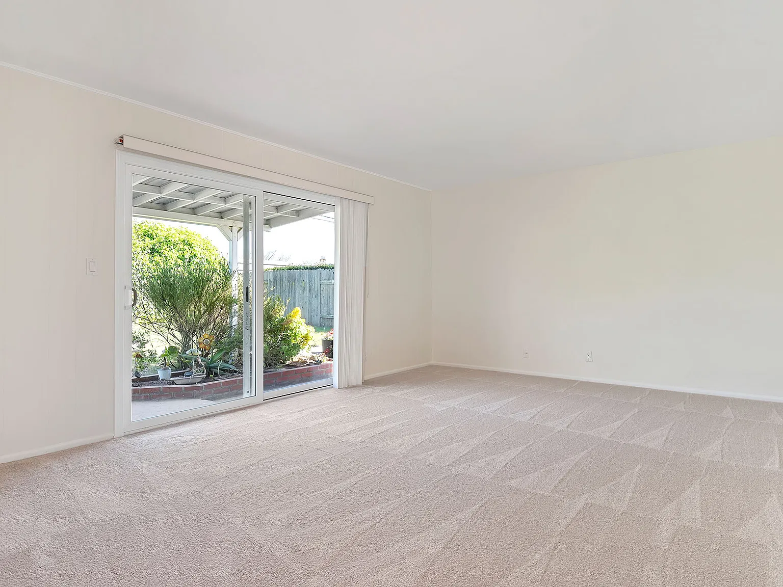 3 bed, 1248 sqft, $4,700 — Photo 4