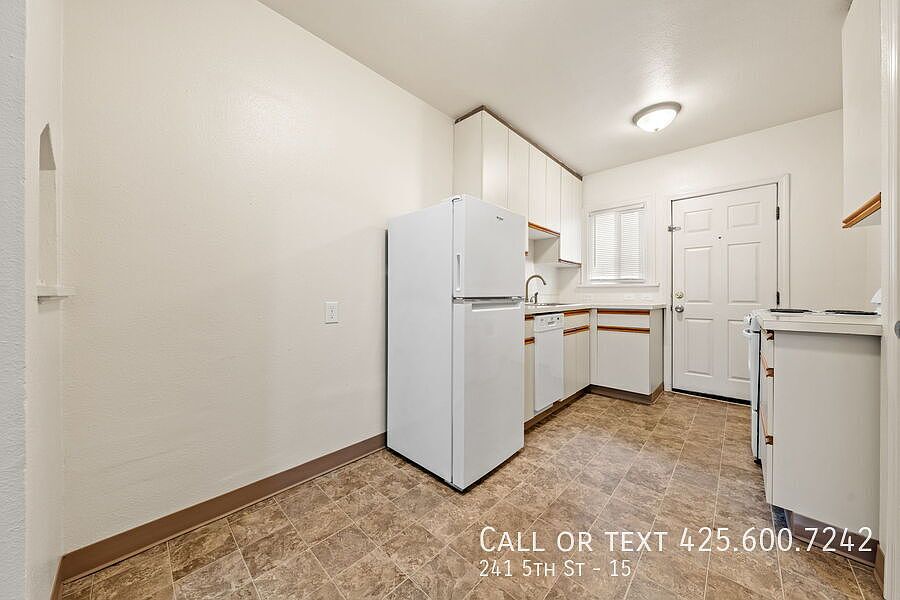 1st image of 241 5th St APT 15