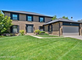 4109 Applewood Ln, Northbrook, IL 60062