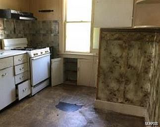 3rd image of 835 N 74th St