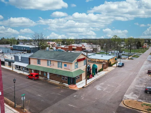 121 S Smith St, Cuba, MO 65453
