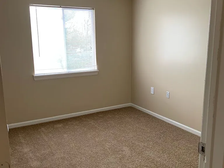 Walnut Manor Apartments — Photo 26
