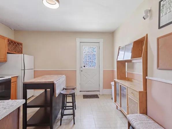 115 Chestnut St #2, Waltham, MA 02453