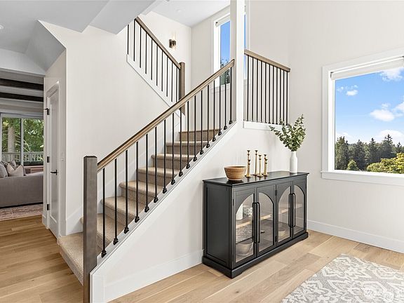 4th image of 2804 25th Avenue Ct SE