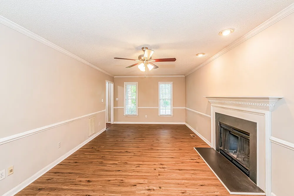 3 bed, 2.5 bath, 1615 sqft, $2,280 — Photo 4