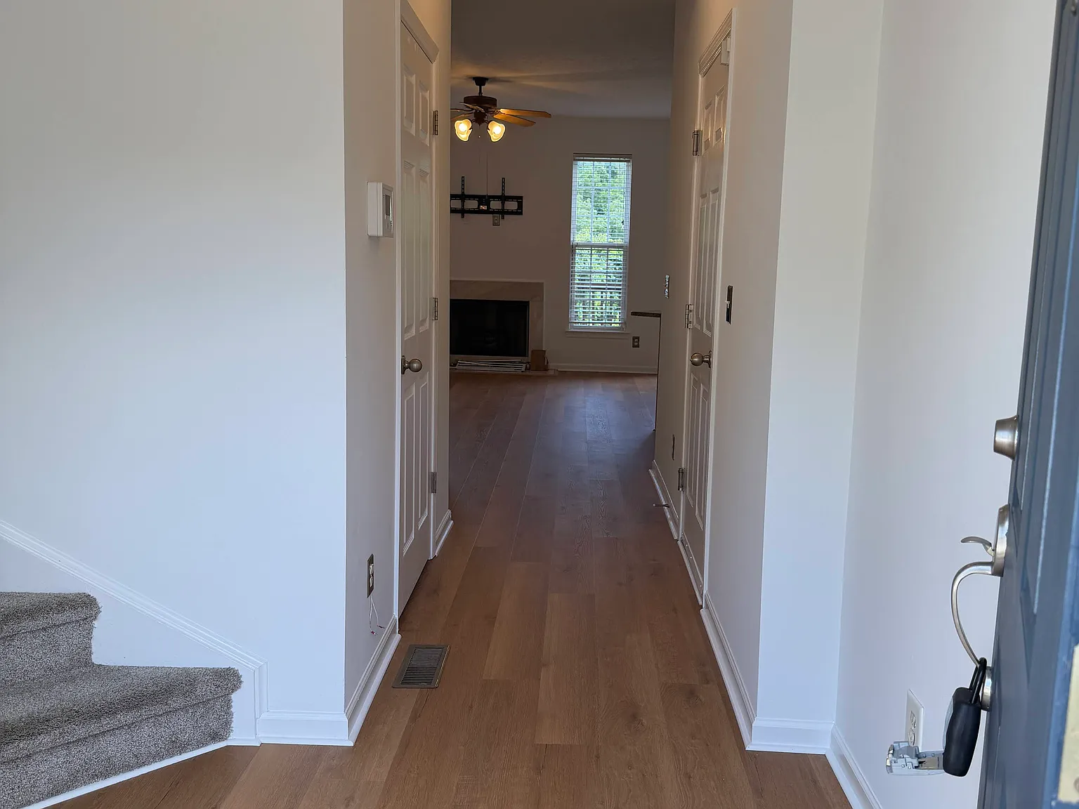 3 bed, 3.5 bath, 2120 sqft, $2,600 — Photo 2