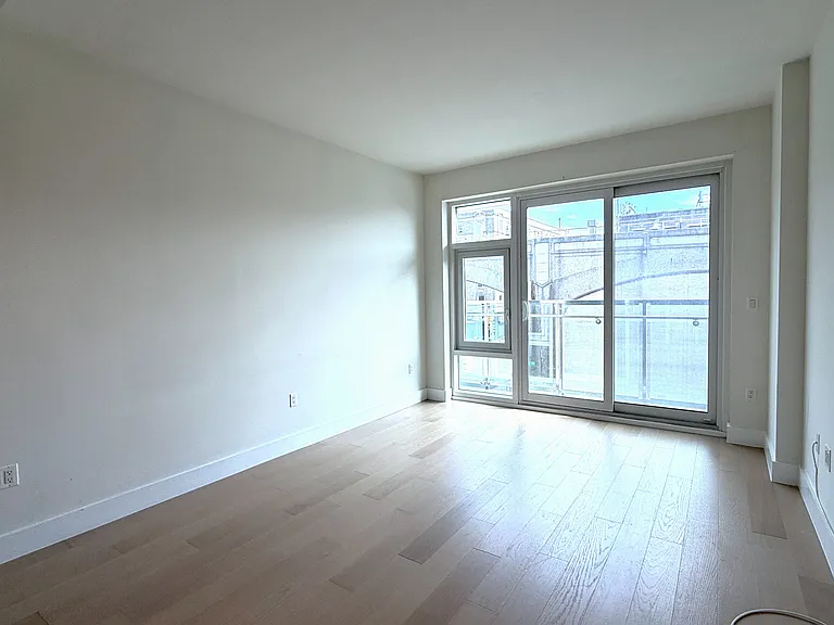 43-46 39th Pl #305 — Photo 2