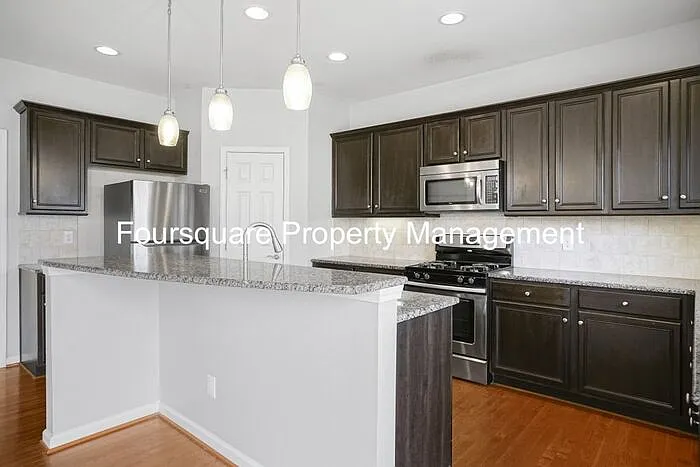 100 Cabot Dr — Photo 16