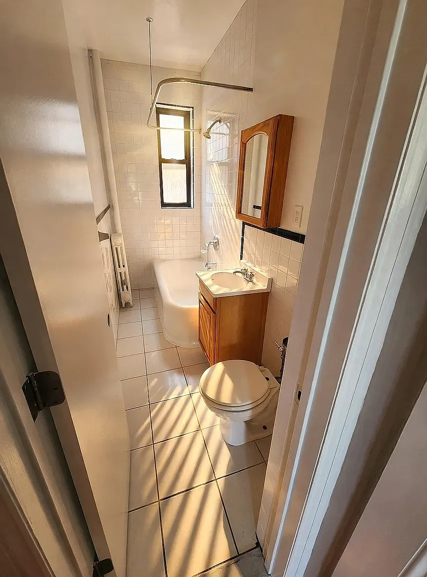 250 Ocean Parkway — Photo 3