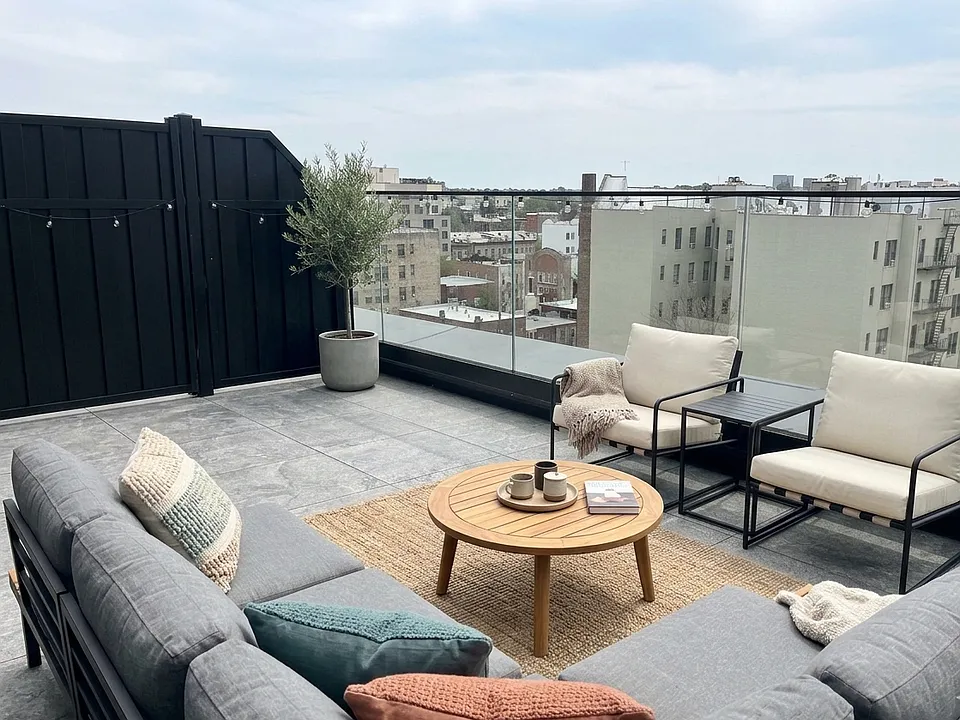 2366 Bedford Ave #800