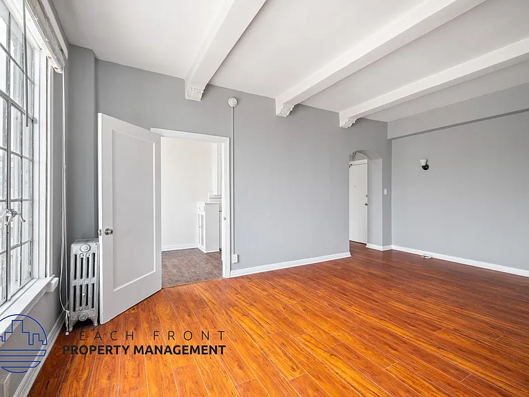 512 S. Hobart Blvd. — Photo 26