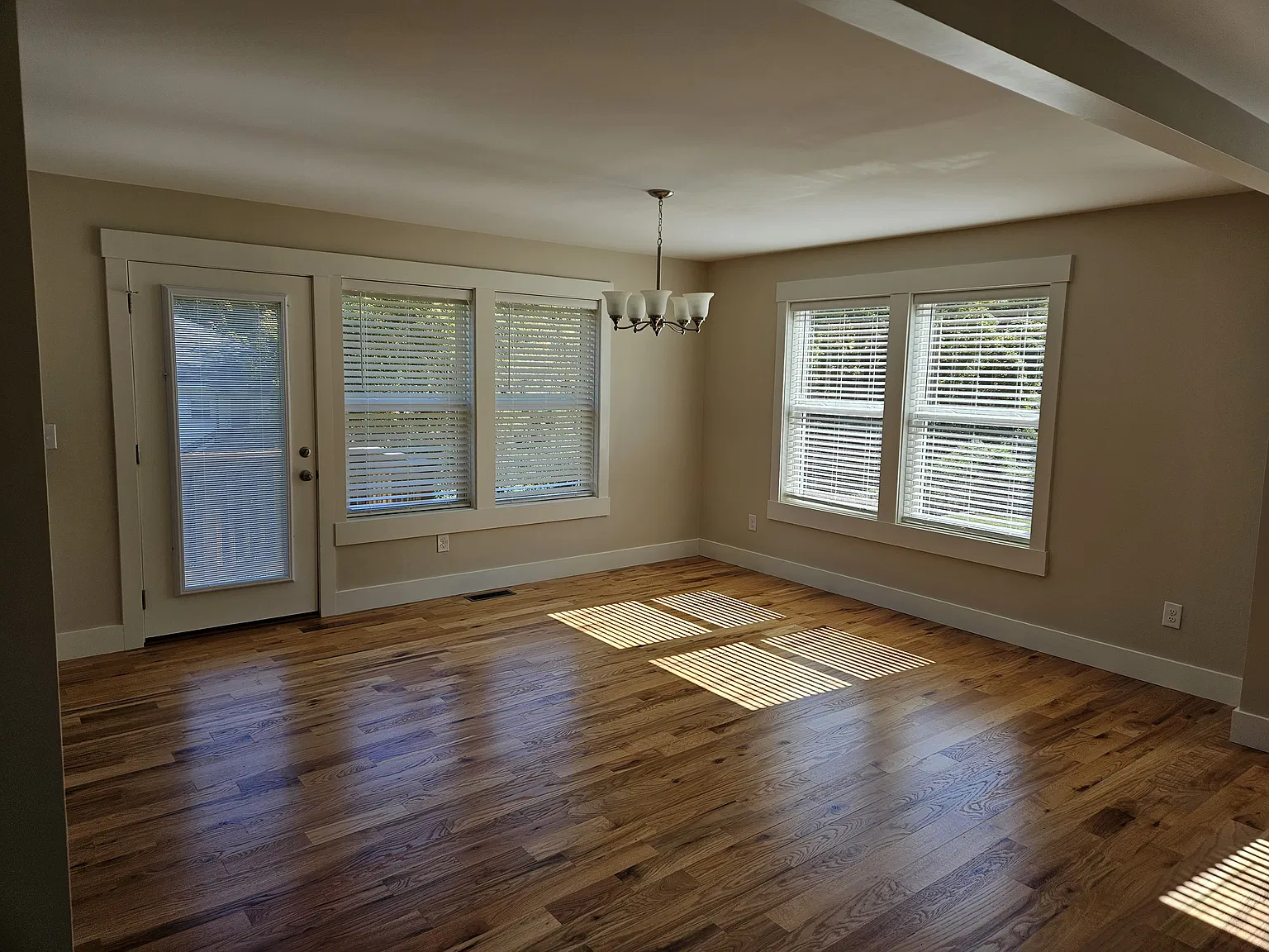 3 bed, 2.5 bath, 1807 sqft, $2,195 — Photo 4