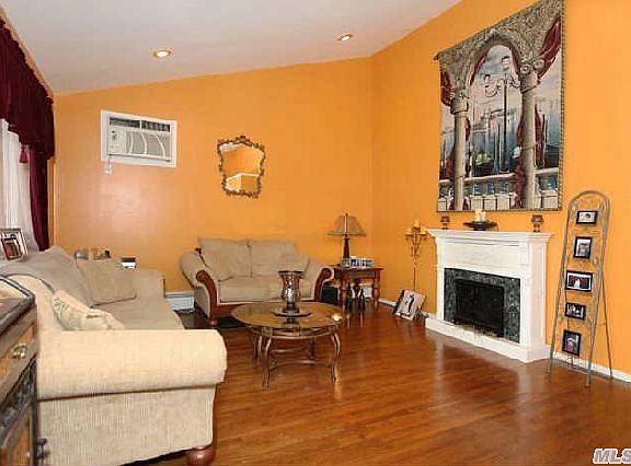 3rd image of 238 N Kentucky Ave